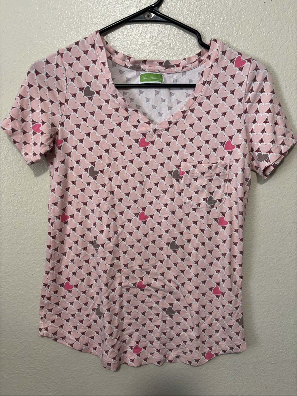 Vera Bradley Pink and Brown Heart Print V-Neck Tee size small
